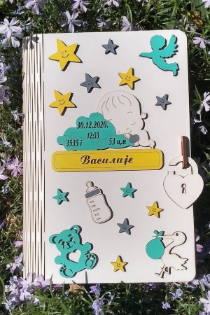 Personalizovana žuto zelena kutija bebinih uspomena sa anđelom, medom, rodom i bebinom flašicom za mleko